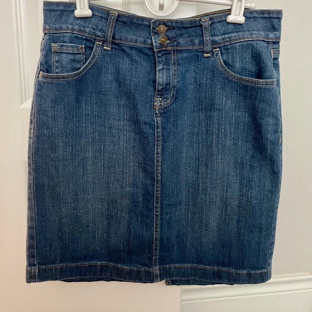 Old Navy Denim skirt Size 8